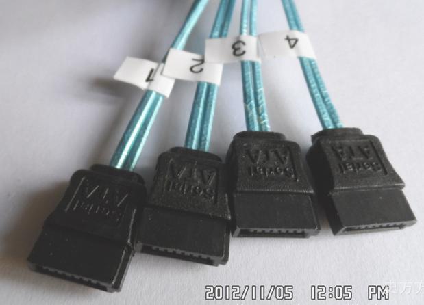 SAS 36P TO SATA 7P*4 (w)BӾ